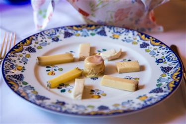 Ermitage des Ravet, Les huit fromages d’alpages et de petites laiteries de notre paysChoisis et affinés par bernard ravet