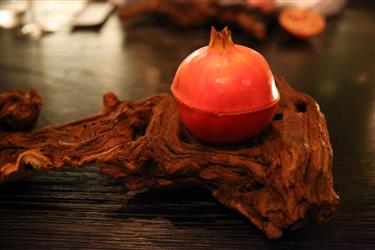 caramelized pomegranate with ginger and chocolate