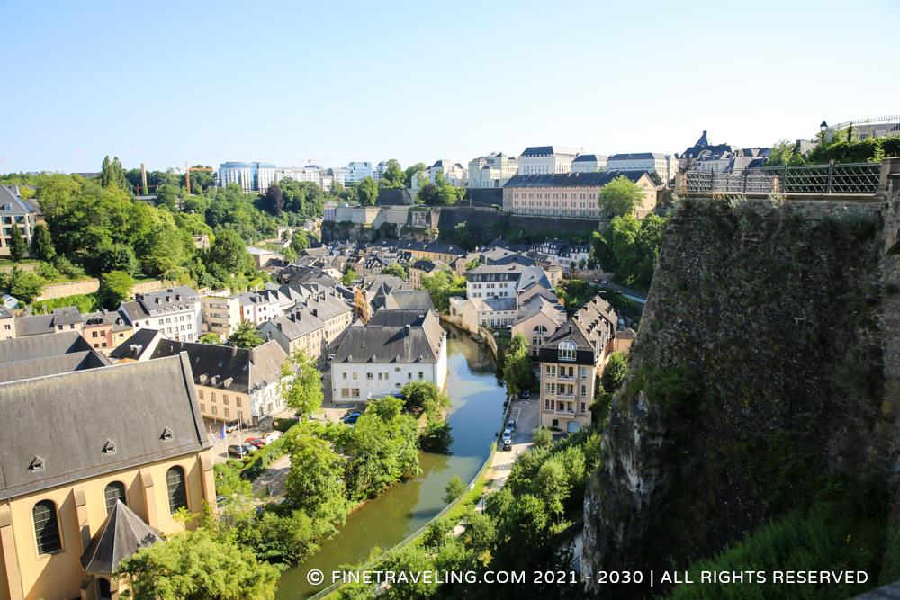 Auf dem Chemin de la Corniche durch Luxemburg-Stadt