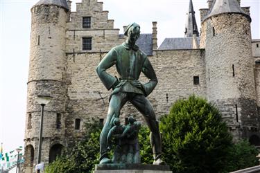 Statue of Lange Wapper